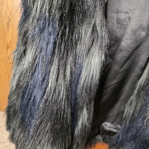Capsule Faux Fur Vest Size 14 Blue Gray Mobwife Cozy Shaggy Dramatic Bold - Picture 10 of 11